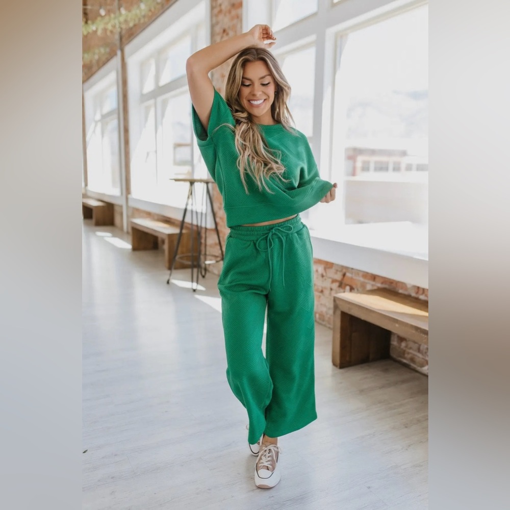 NWT - Textured Set